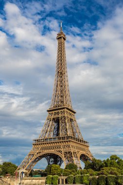 Paris'te Seine ve Eyfel Kulesi