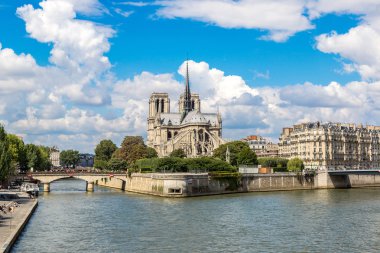 Seine ve Notre Dame de Paris