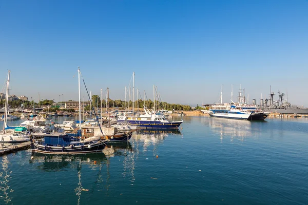 Hafen piraeus in athens, griechenland — Stockfoto