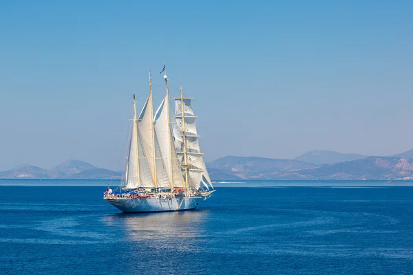 Nave a vela in giorno d'estate — Foto Stock