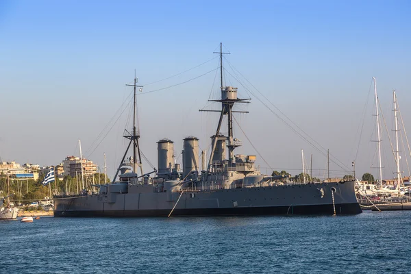 Örlogsfartyg i hamn Piraeus i Aten, Grekland — Stockfoto