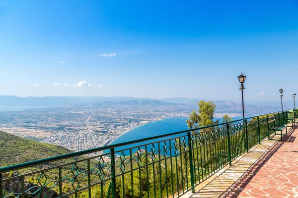 Panoramautsikt över Loutráki, Grekland — Stockfoto