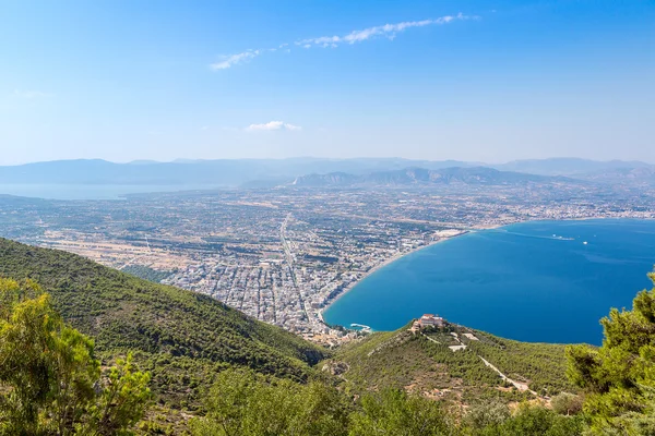 Panoramaudsigt over Loutraki, Grækenland - Stock-foto