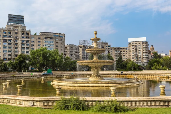 Central city fountain in Bucharest — Stock Photo, Image