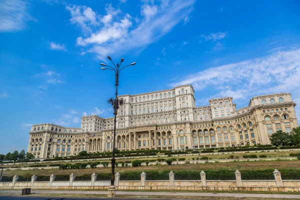 Slotten av parlamentet i Bukarest — Stockfoto