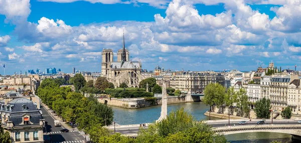 Seine und Notre Dame de Paris — Stockfoto