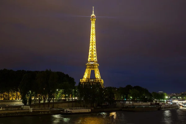 Tour Eiffel au coucher du soleil à Paris — Photo