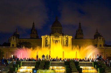 Barcelona 'da Sihirli Çeşme ışığı gösterisi