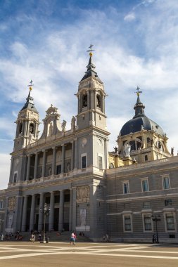 Madrid 'deki Almudena Katedrali