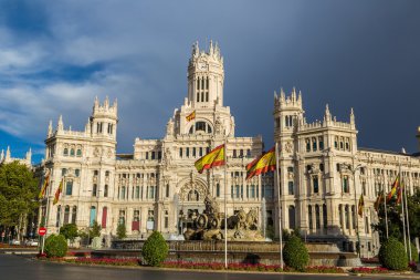 Cibeles Sarayı ve Cibeles çeşme Madrid