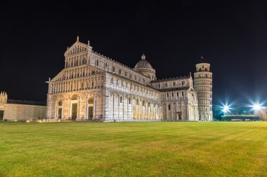 Pisa Katedrali yaz akşamları