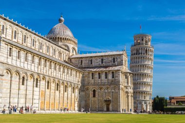 Leaning tower ve Pisa cathedral