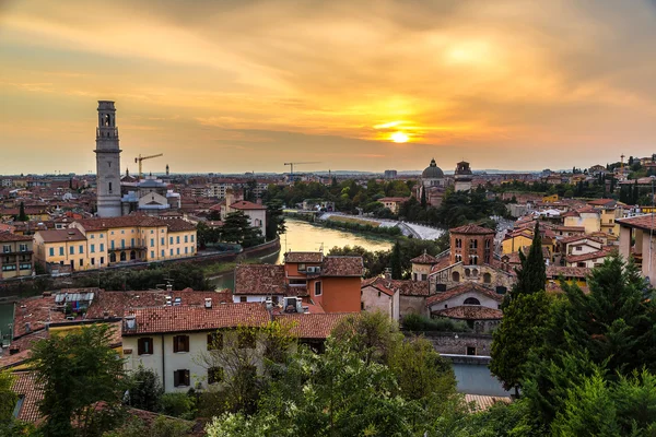 Verona při západu slunce v Itálii — Stock fotografie