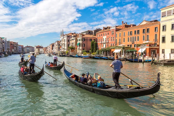 Gondels aan Canal Grande in Venetië — Stockfoto