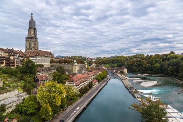 Bern és a Berner Munster-székesegyház — Stock Fotó