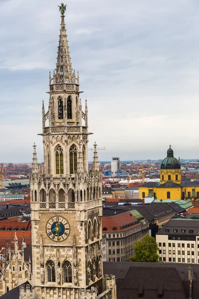 Marienplatz belediye binası üzerinde havadan görünümü — Stok fotoğraf