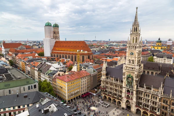 A légi felvétel a Marienplatz városháza — Stock Fotó