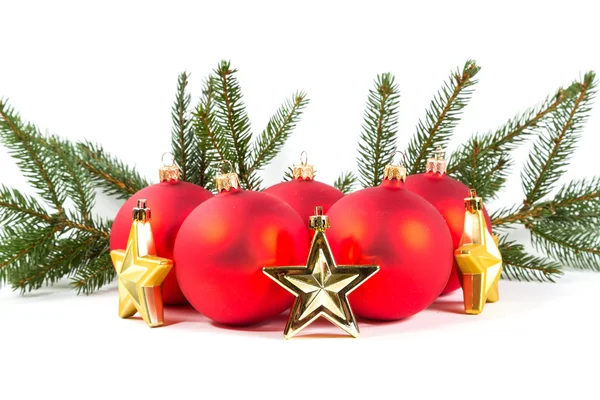 Bolas de Natal vermelhas e ramo de abeto — Fotografia de Stock