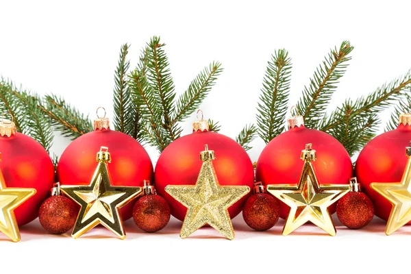Bolas rojas de Navidad y rama de abeto — Foto de Stock