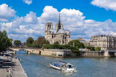 Seine and Notre Dame de Paris clipart