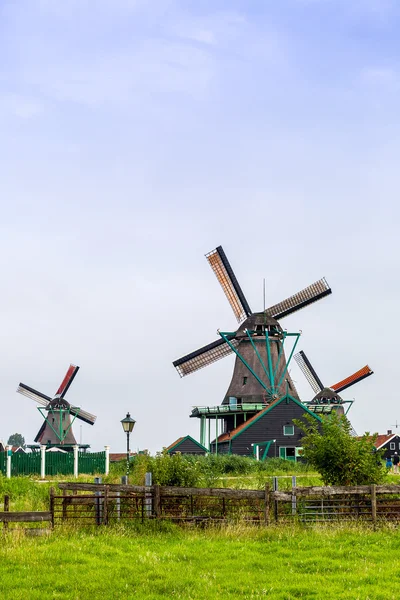 Molinos de viento en Holanda — Foto de Stock