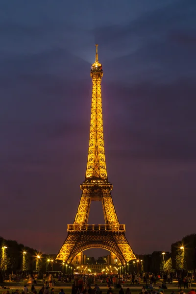 巴黎日落时的埃菲尔铁塔 — 图库照片