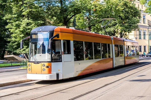 Tram in oude stad van Krakau — Stockfoto