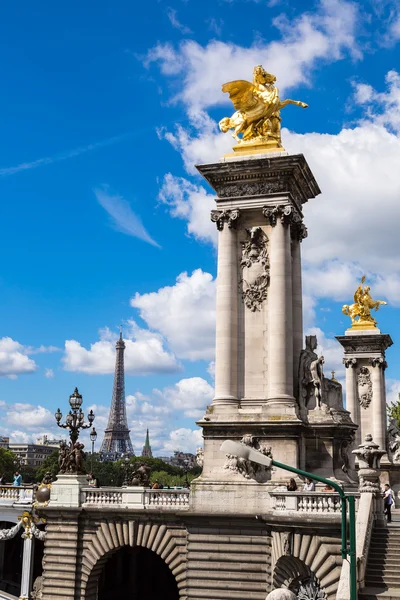 Tour Eiffel et pont Alexandre III — Photo