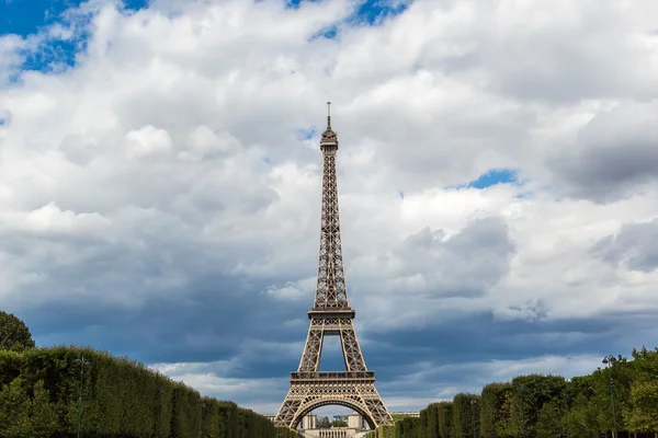 Torre Eiffel en París — Foto de Stock