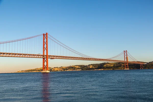 Eisenbahnbrücke in Lissabon, Portugal. — Stockfoto