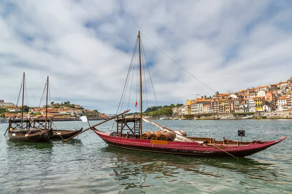 Πόρτο και παλιά παραδοσιακά σκάφη — Φωτογραφία Αρχείου
