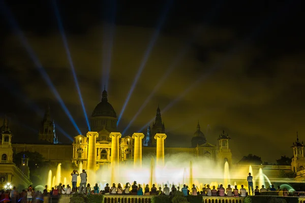 바르셀로나에서 열리는 마술 분수 조명 쇼 — 스톡 사진