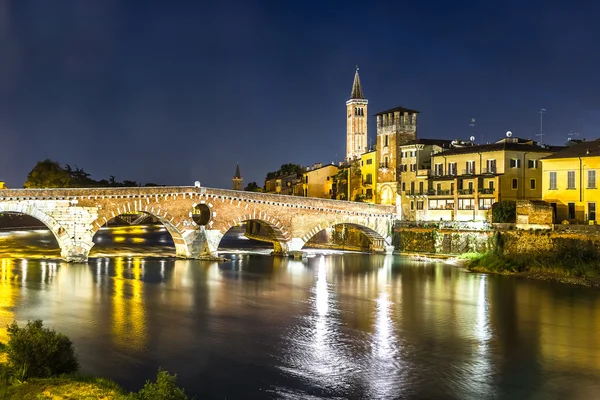 Puente en Verona, Italia , — Foto de Stock