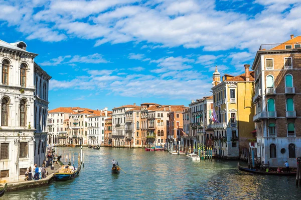 Góndola en Canal Grande en Venecia — Foto de Stock