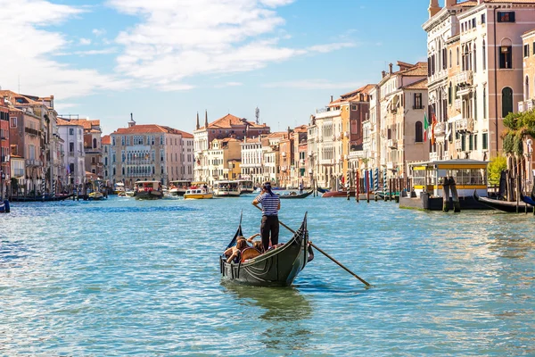 Gondel aan Canal Grande in Venetië — Stockfoto