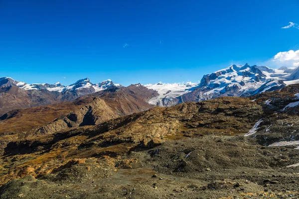 スイスのアルプスの山の風景 — ストック写真