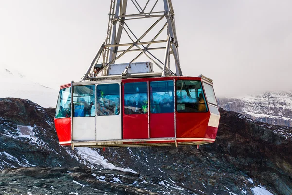 Cable car to Matterhorn in Zermatt — Stock Photo, Image