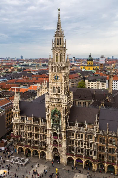 Marienplatz belediye binası üzerinde havadan görünümü — Stok fotoğraf