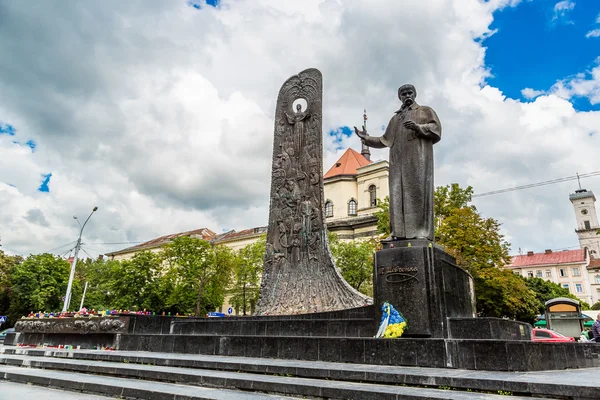 Taras Shevchenko Monument i Lviv, Ukraine — Stockfoto