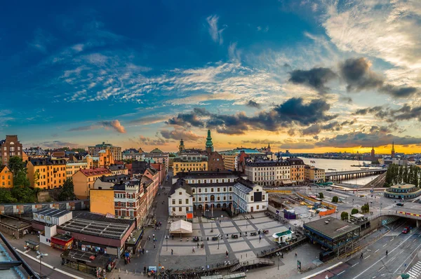 V létě noční panorama ze Stockholmu — Stock fotografie