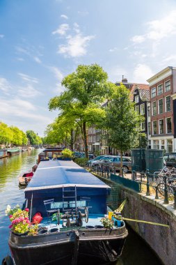 Amsterdam kanal ve tekneler, Hollanda, Hollanda.