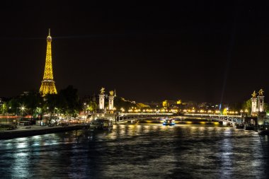 Eyfel Kulesi ve Pont Alexandre III
