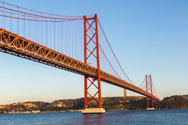 Lizbon, Portekiz 'deki demiryolu köprüsü.