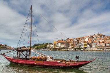 Porto ve eski geleneksel tekne