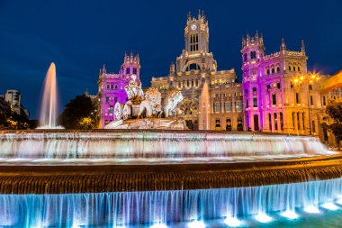 Madrid'da Cibeles Çeşmesi