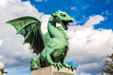 Ljubljana 'daki Ejderha Köprüsü