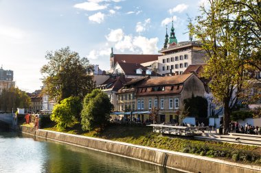 Ljubljana nehir şehir merkezinde