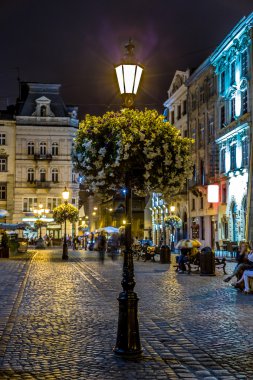 Lviv gece meydanda Rynok