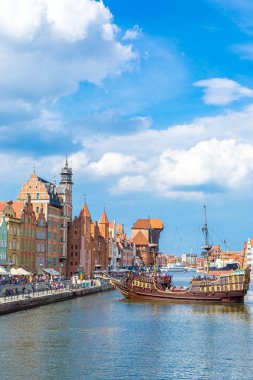 Cityscape Gdansk, Polonya için Vistula Nehri üzerinde.
