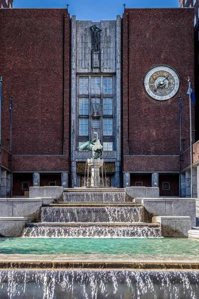 Câmara Municipal e monumentos em Oslo — Fotografia de Stock